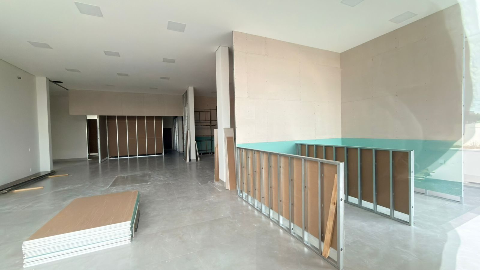 Execução interna da obra Animalle PetShop